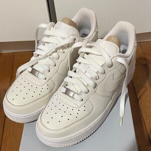 Nike Low-Top Sneakers in Off-White and Light Tan